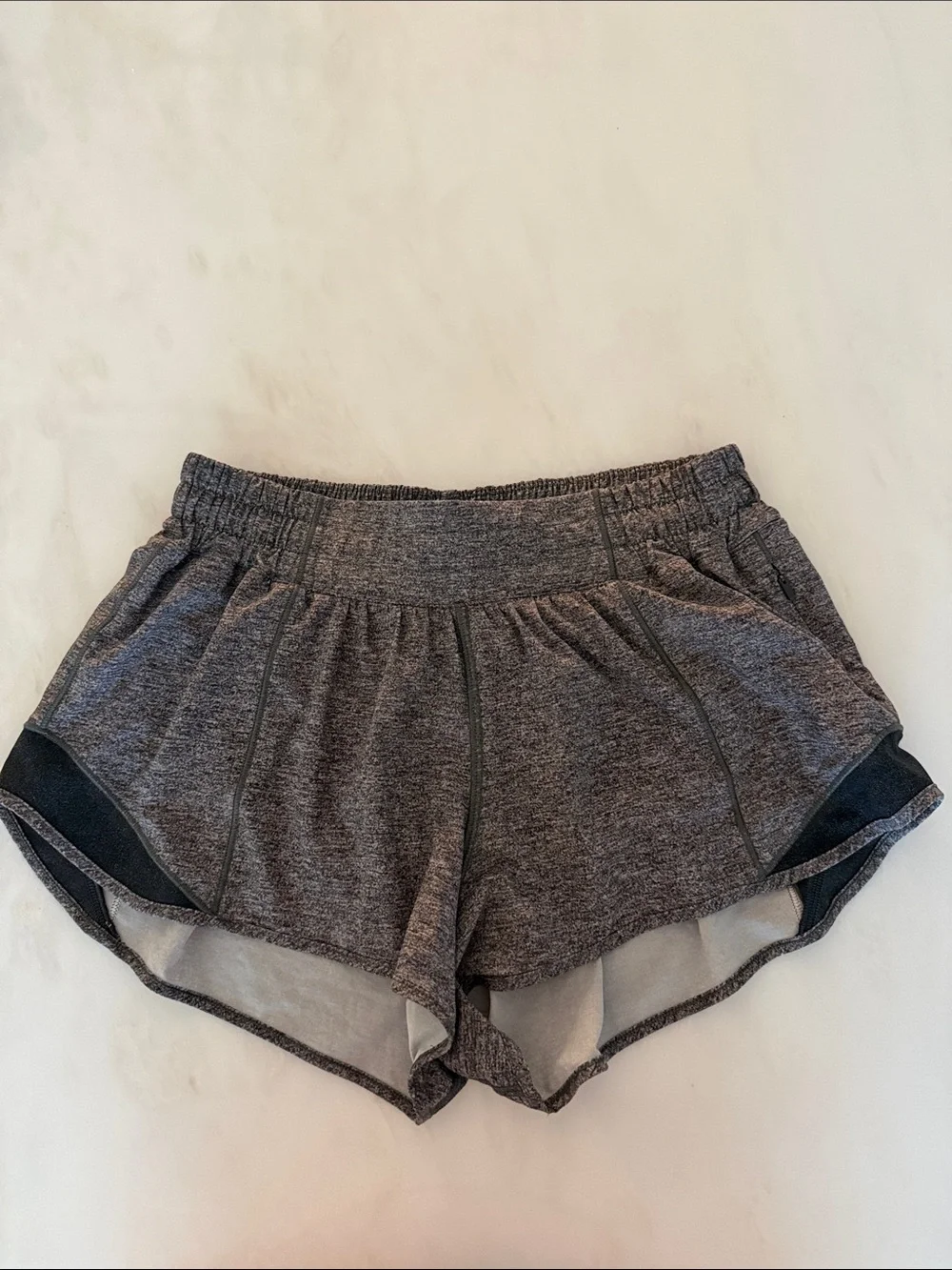 lululemon Hotty Hot Short Low Rise 2.5” - Heather Lux Multi Black Size 6 Reg